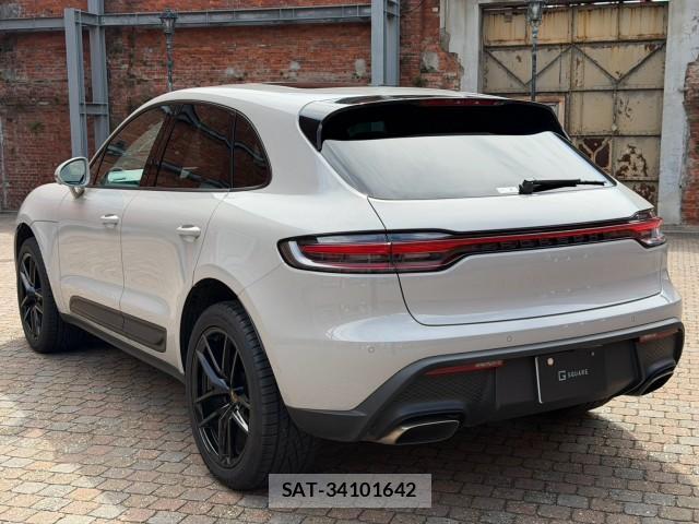 Porsche MACAN 2023-04 8853983-1