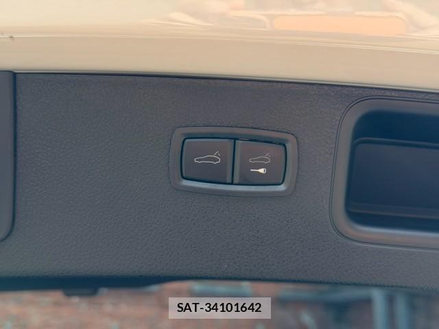 Porsche MACAN 2023-04 8853983-11