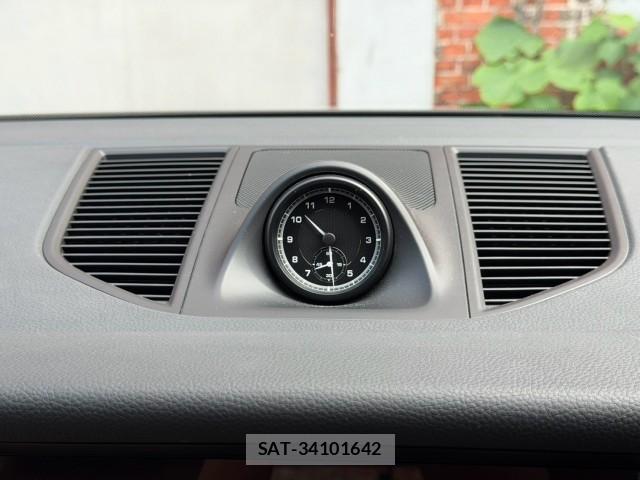 Porsche MACAN 2023-04 8853983-13
