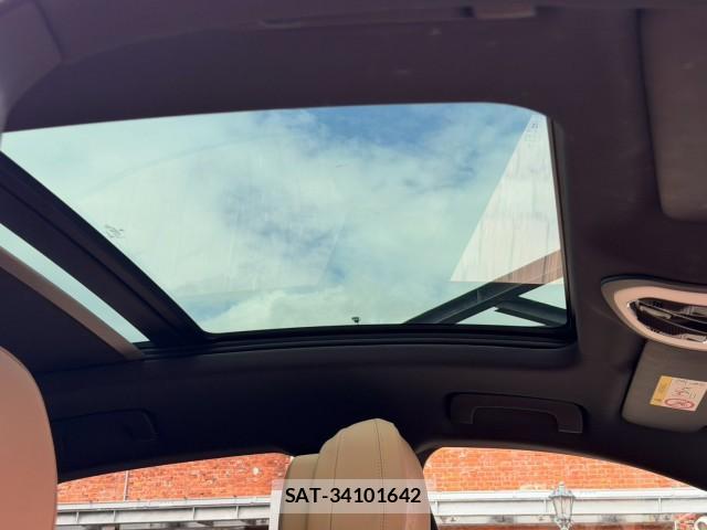 Porsche MACAN 2023-04 8853983-14