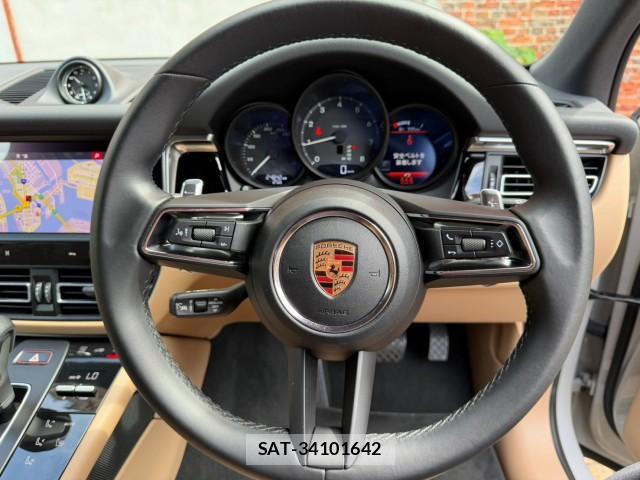 Porsche MACAN 2023-04 8853983-16