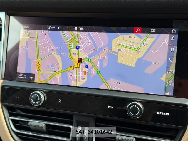 Porsche MACAN 2023-04 8853983-17