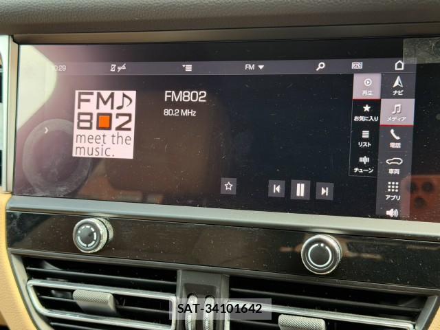 Porsche MACAN 2023-04 8853983-18