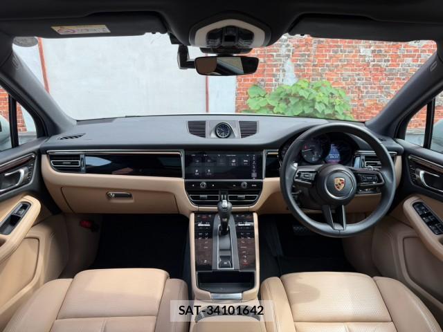 Porsche MACAN 2023-04 8853983-2