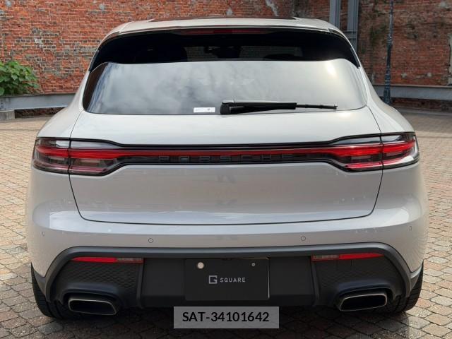 Porsche MACAN 2023-04 8853983-4