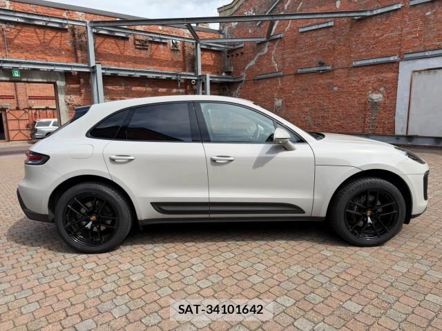 Porsche MACAN 2023-04 8853983-6