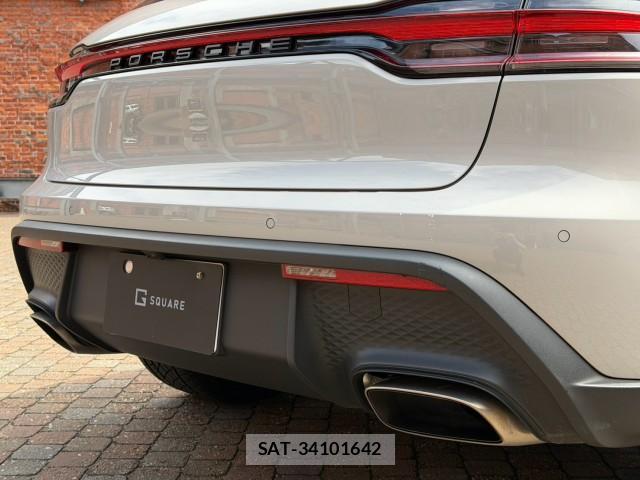Porsche MACAN 2023-04 8853983-7