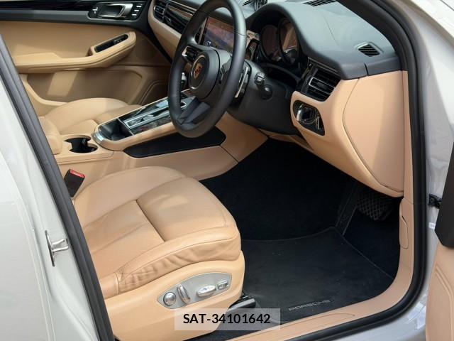 Porsche MACAN 2023-04 8853983-8