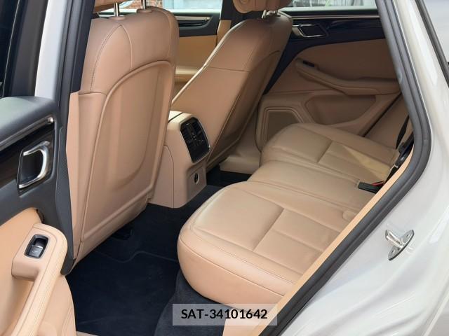 Porsche MACAN 2023-04 8853983-9