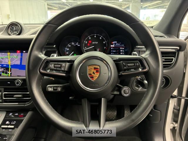 Porsche MACAN 2022-09 8854857-12