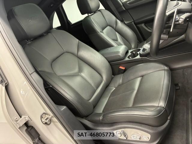 Porsche MACAN 2022-09 8854857-4