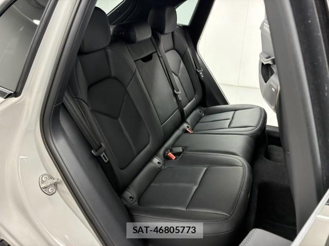 Porsche MACAN 2022-09 8854857-6