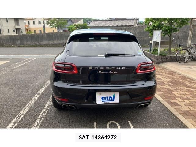 Porsche MACAN 2016-01 8854953-1