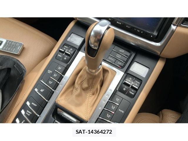 Porsche MACAN 2016-01 8854953-14