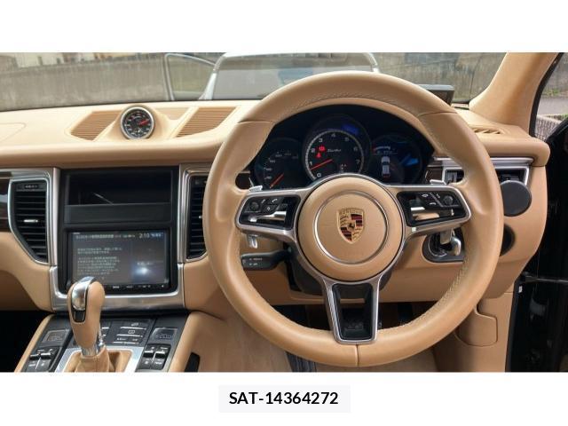 Porsche MACAN 2016-01 8854953-16