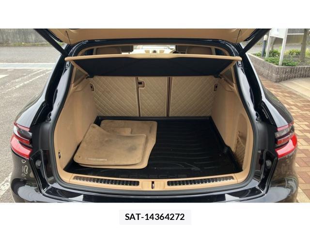 Porsche MACAN 2016-01 8854953-17