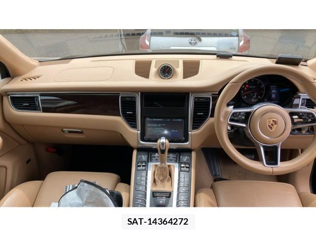 Porsche MACAN 2016-01 8854953-2