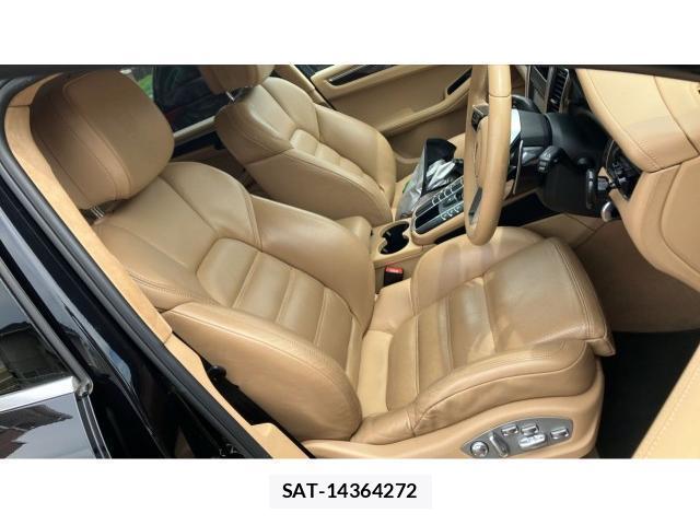 Porsche MACAN 2016-01 8854953-5