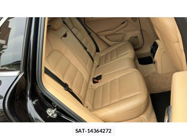 Porsche MACAN 2016-01 8854953-6