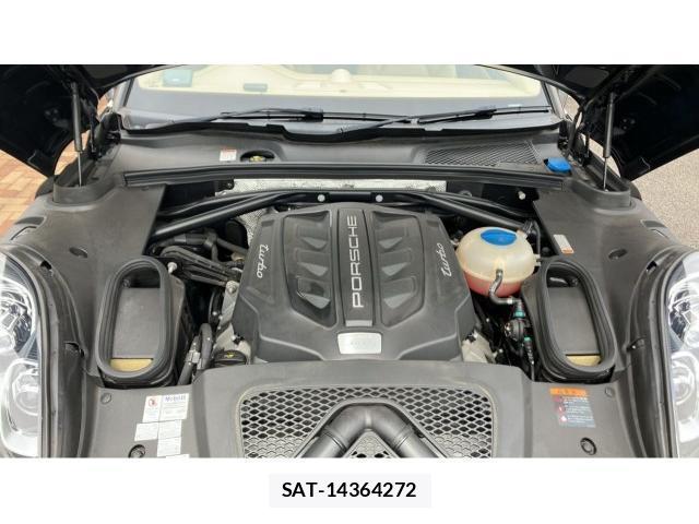 Porsche MACAN 2016-01 8854953-7