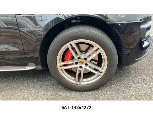 Porsche MACAN 2016-01 8854953-8
