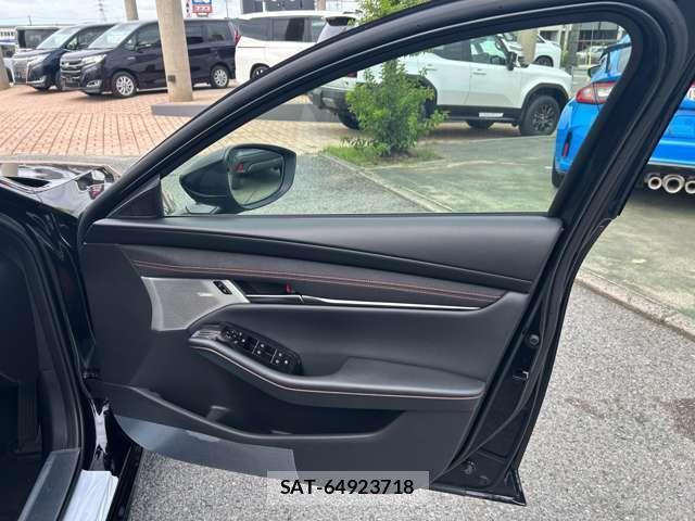Mazda MAZDA3 2026-09 8854418-12