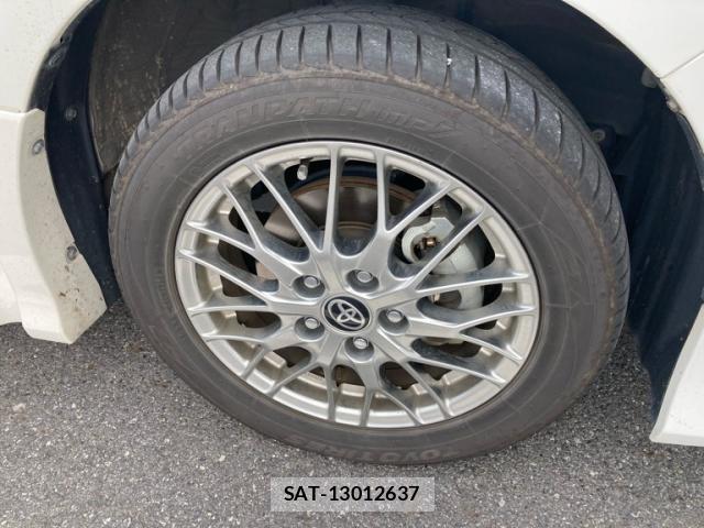Toyota NOAH 2021-06 8853870-12