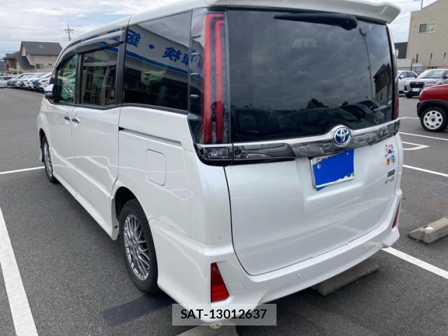 Toyota NOAH 2021-06 8853870-13