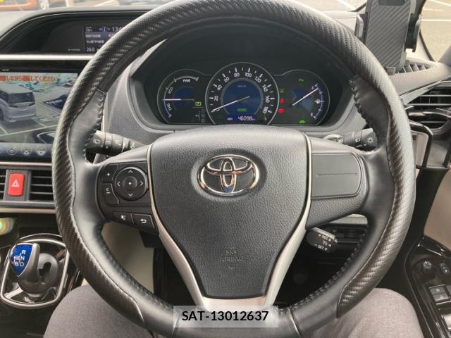 Toyota NOAH 2021-06 8853870-15