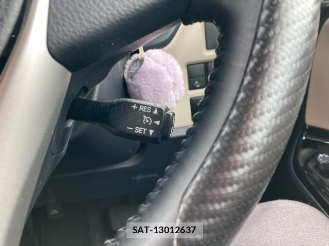 Toyota NOAH 2021-06 8853870-16
