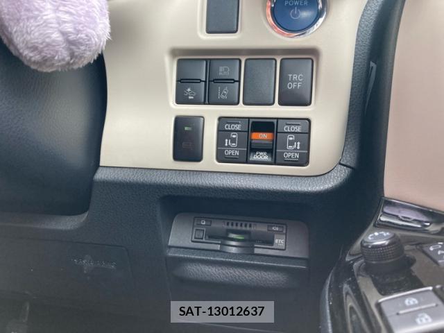 Toyota NOAH 2021-06 8853870-19