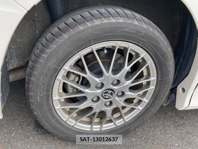 Toyota NOAH 2021-06 8853870-4