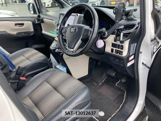 Toyota NOAH 2021-06 8853870-7