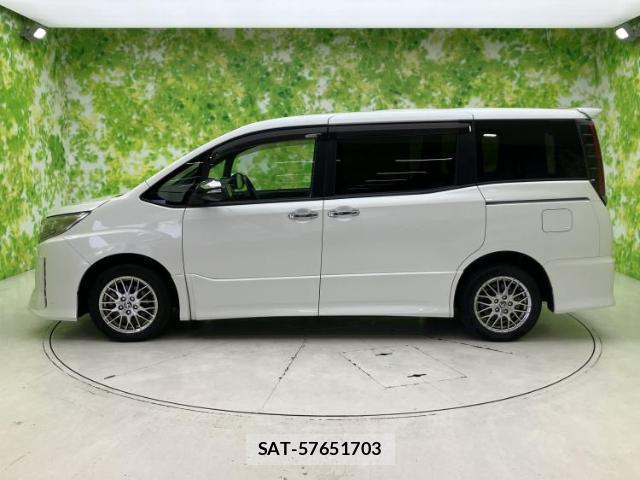 Toyota NOAH 2021-05 8854293-1