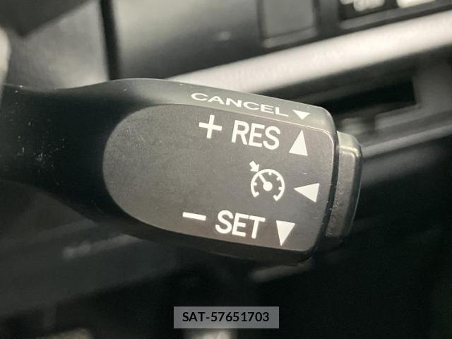 Toyota NOAH 2021-05 8854293-12