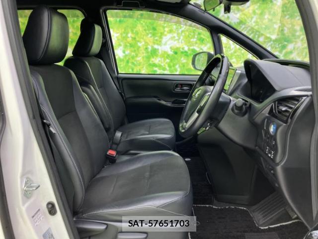 Toyota NOAH 2021-05 8854293-3