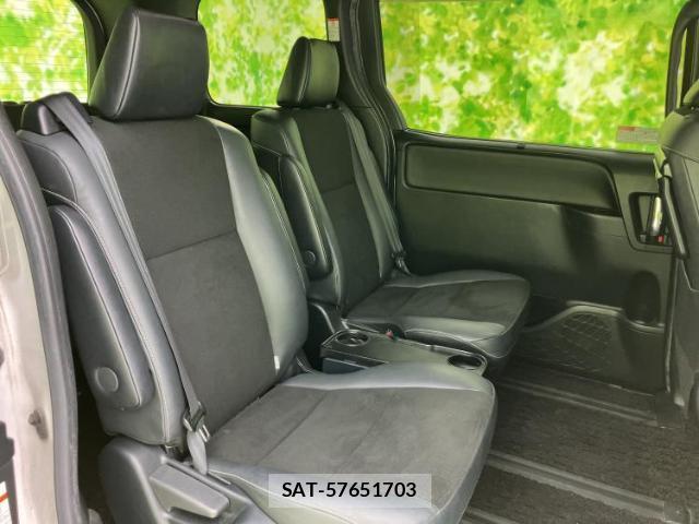 Toyota NOAH 2021-05 8854293-4