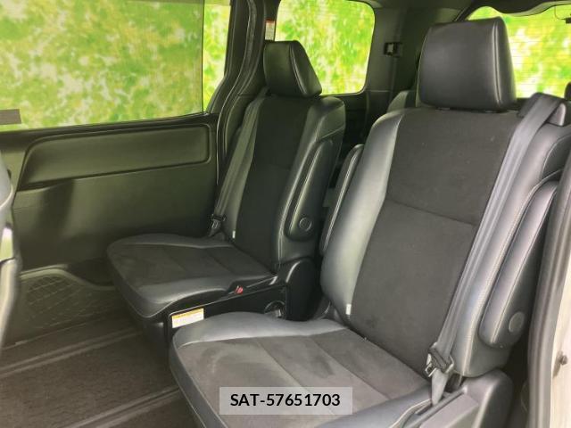 Toyota NOAH 2021-05 8854293-7