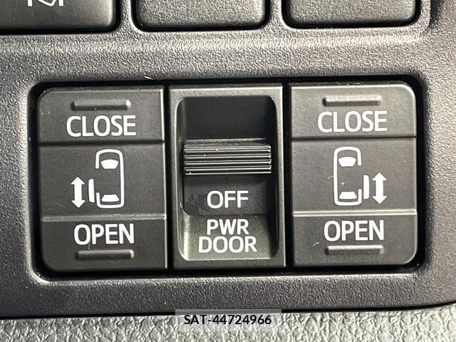Toyota NOAH 2020-04 8854341-4