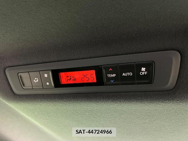 Toyota NOAH 2020-04 8854341-8