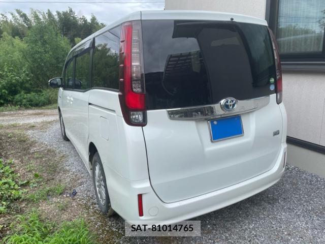 Toyota NOAH 2016-05 8854525-1