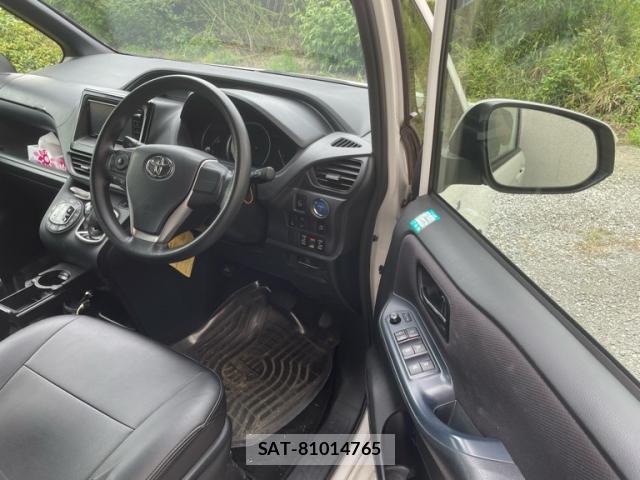 Toyota NOAH 2016-05 8854525-15