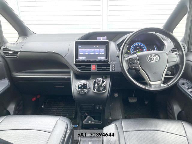 Toyota NOAH 2014-11 8854584-1