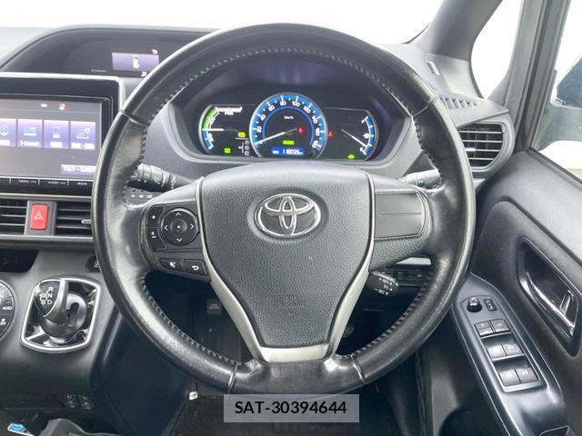 Toyota NOAH 2014-11 8854584-11
