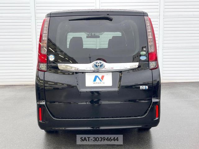 Toyota NOAH 2014-11 8854584-16