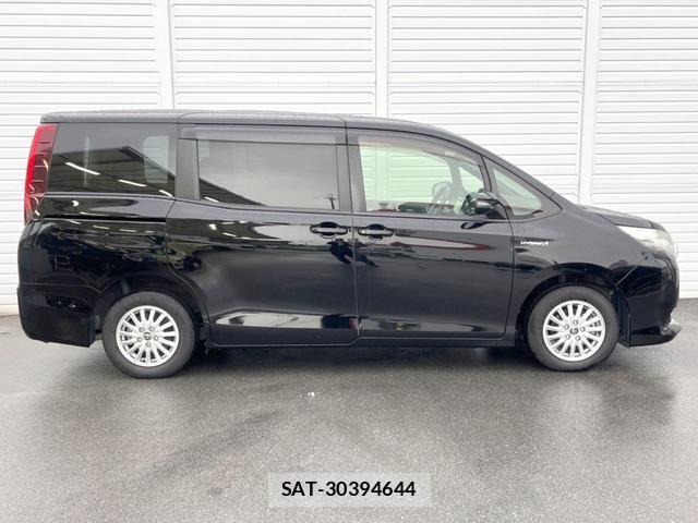 Toyota NOAH 2014-11 8854584-17
