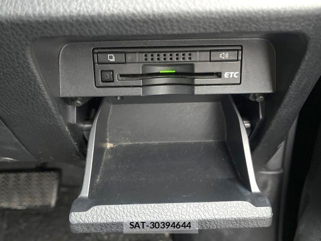 Toyota NOAH 2014-11 8854584-6