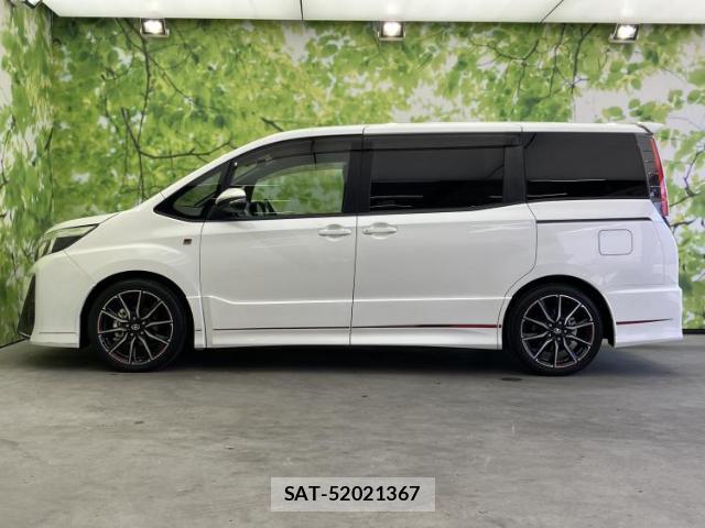 Toyota NOAH 2017-11 8854596-1