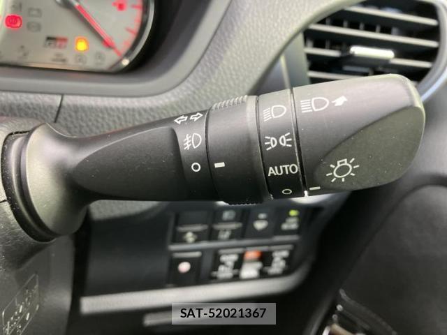 Toyota NOAH 2017-11 8854596-15
