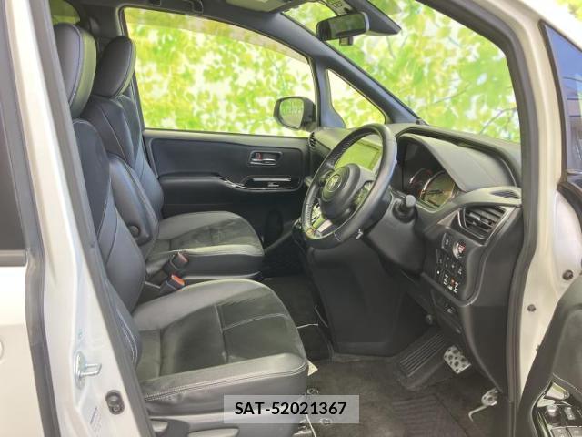 Toyota NOAH 2017-11 8854596-3